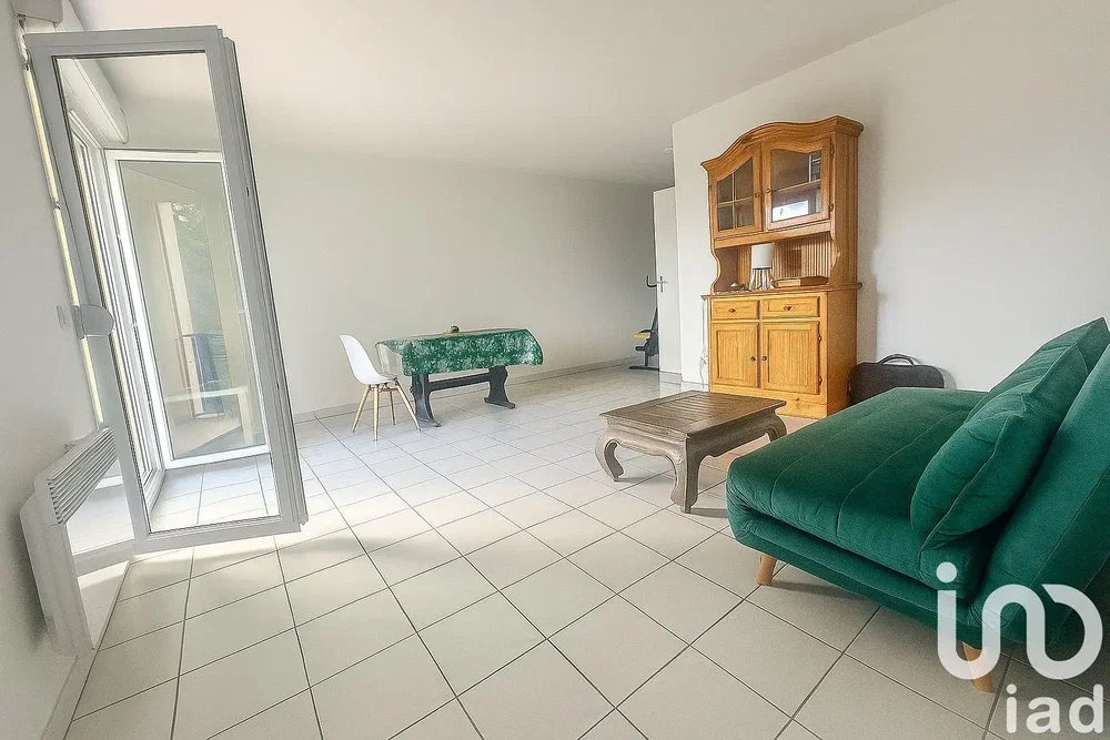 Wohnzimmer; fliesenboden, tageslicht