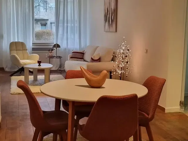 Sala de estar; luz natural, estilo moderno