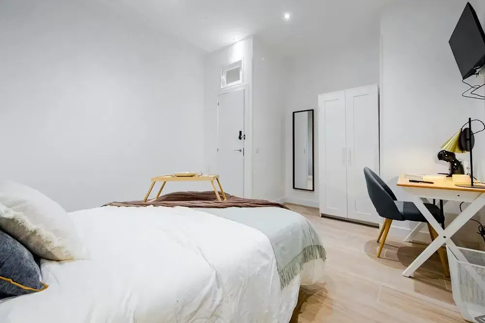 Chambre; lumière naturelle, style moderne