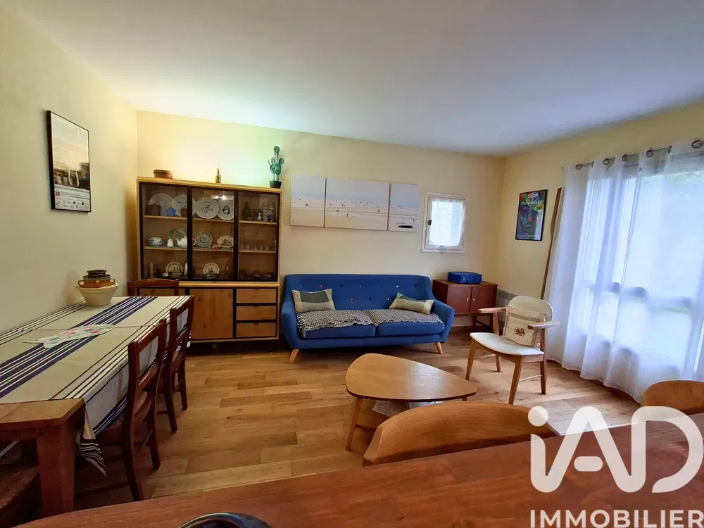 Wohnzimmer; holzboden, tageslicht, moderner stil