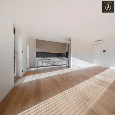 Küche; holzboden, tageslicht, moderner stil, renoviert