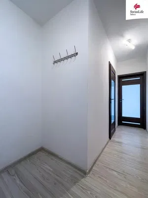 Garderobe; holzboden, tageslicht