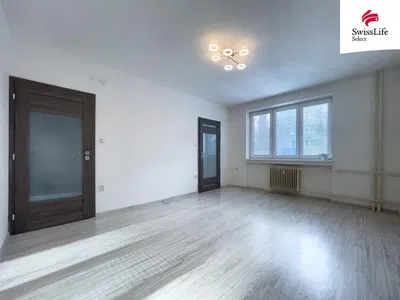 Wohnzimmer; tageslicht, holzboden, renoviert