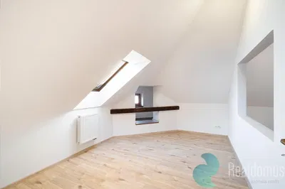 Kinderzimmer; holzboden, tageslicht