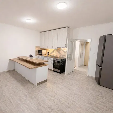 Küche; küchengeräte, fliesenboden, renoviert, tageslicht