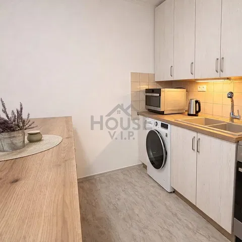 Küche; küchengeräte, fliesenboden