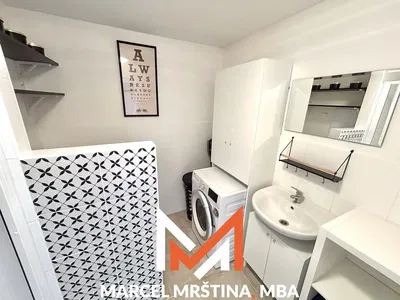 Badezimmer; fliesenboden, renoviert, tageslicht