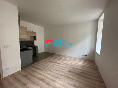 Küche; holzboden, tageslicht, renoviert