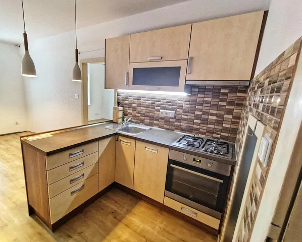 Küche; küchengeräte, renoviert, tageslicht, moderner stil