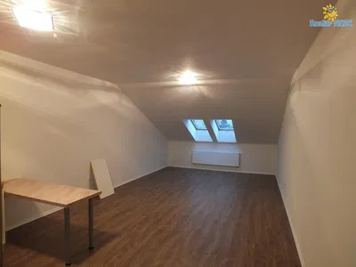 Detská izba; prirodzené svetlo, drevená podlaha