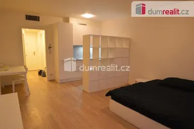 غرفة نوم; أرضية خشبية, ضوء طبيعي