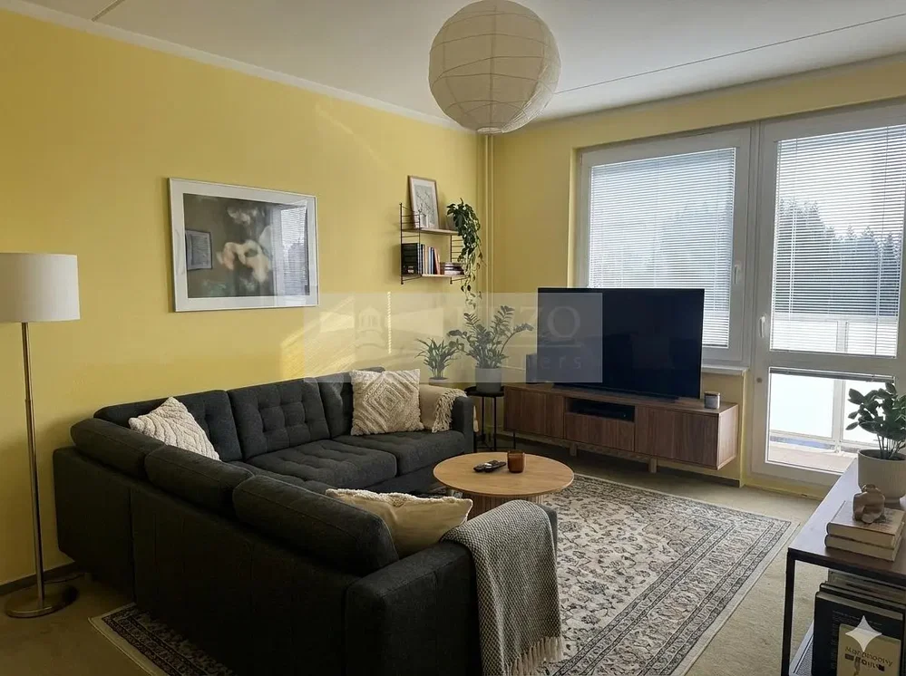 Obývačka; prirodzené svetlo, moderný štýl