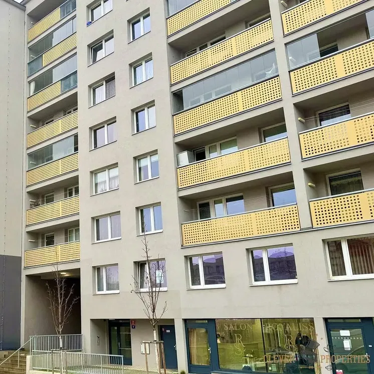 المنزل والمناطق المحيطة; تجاري