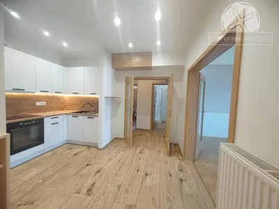 Küche; küchengeräte, renoviert, holzboden, tageslicht, moderner stil