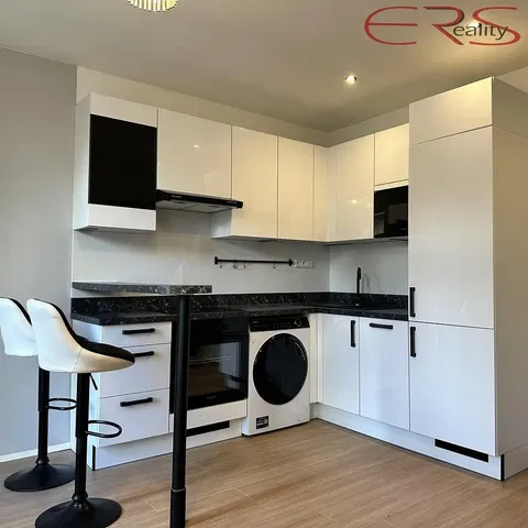 Kuchyňa; kuchynské spotrebiče, moderný štýl, po rekonštrukcii