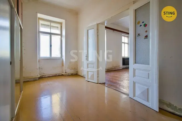 Sonstiges; renovierungsbedürftig, tageslicht