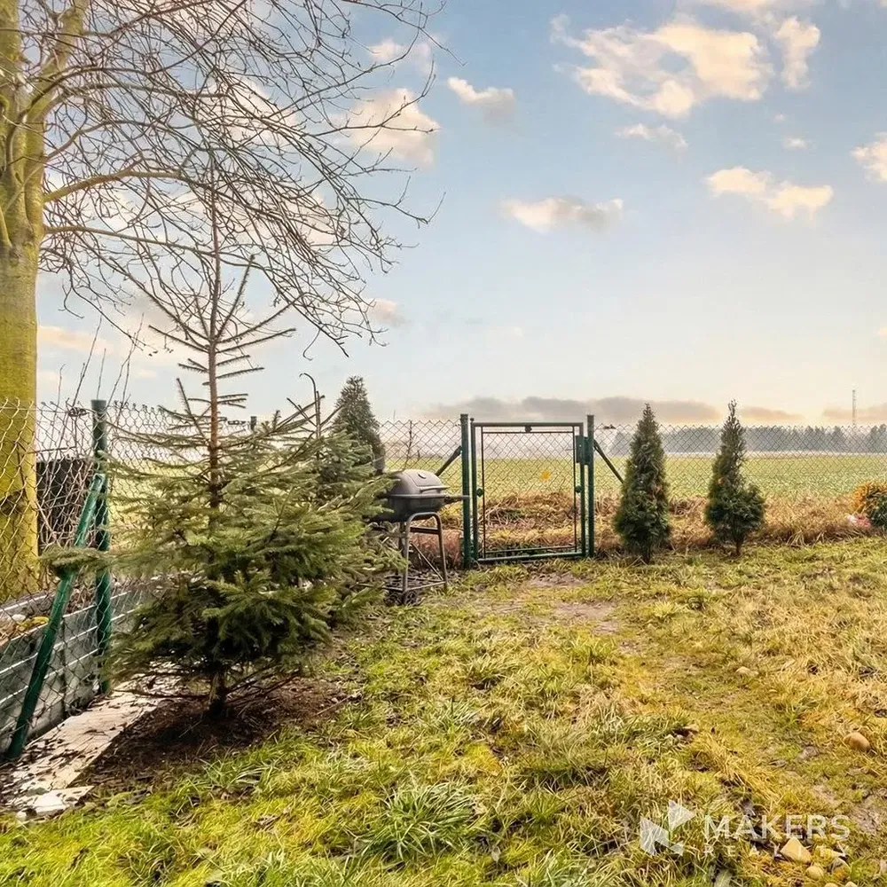 Кућа и околина; поглед, природно светло