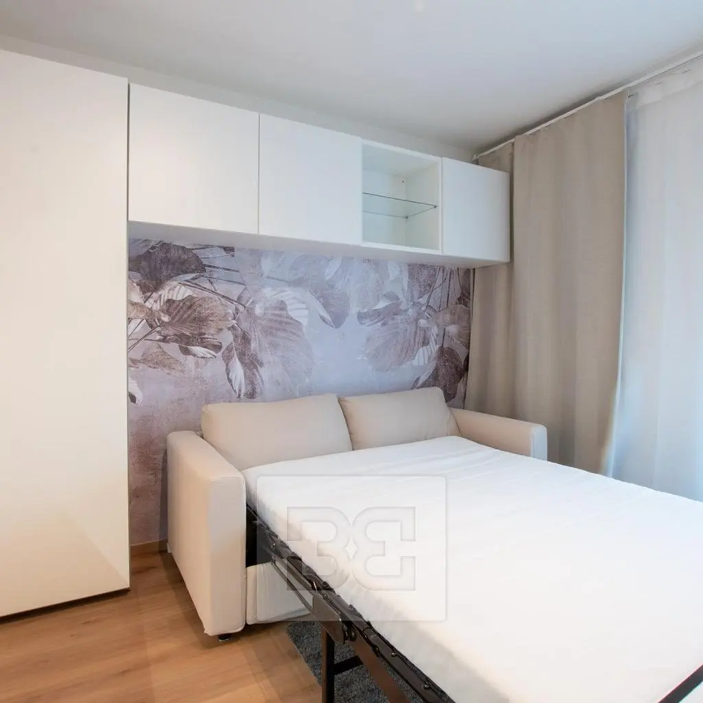 Schlafzimmer; holzboden, moderner stil, tageslicht