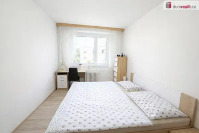 Schlafzimmer; tageslicht, holzboden