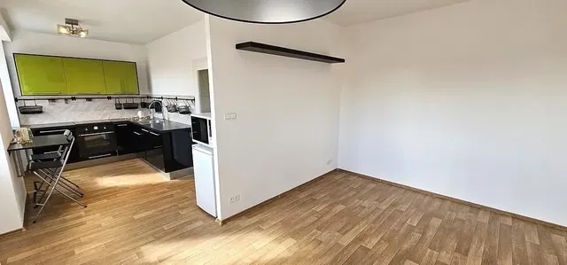 Küche; küchengeräte, holzboden, tageslicht