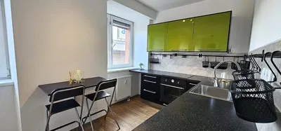 Küche; küchengeräte, tageslicht, moderner stil