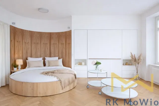 Schlafzimmer; holzboden, tageslicht, moderner stil