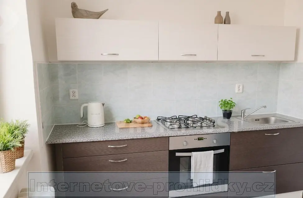 Küche; küchengeräte, tageslicht, moderner stil