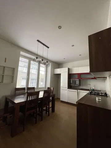 Küche; küchengeräte, tageslicht, moderner stil