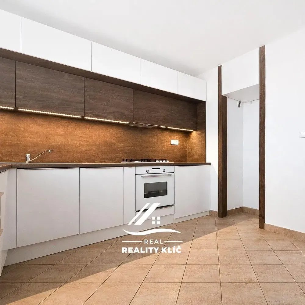 Küche; küchengeräte, fliesenboden, renoviert, tageslicht, moderner stil