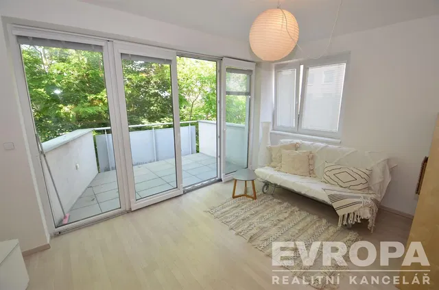 Soggiorno; vista, luce naturale, stile moderno