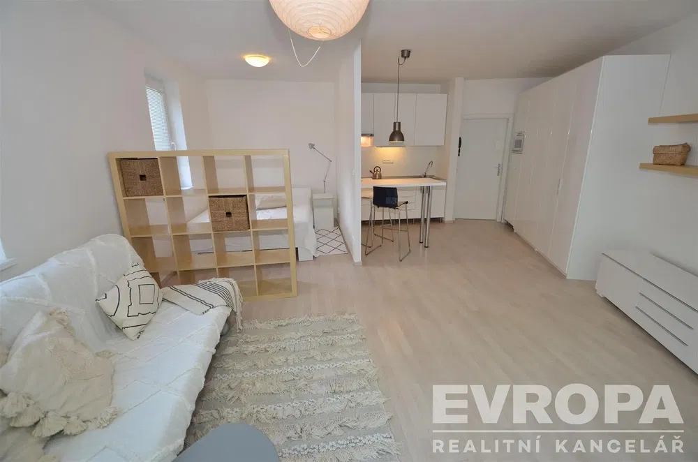 Wohnzimmer; moderner stil, tageslicht, renoviert