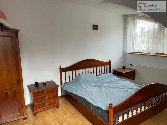 Спалня; дървен под, естествена светлина