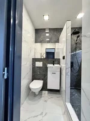 Toaleta; dlažba, po rekonštrukcii, prirodzené svetlo, moderný štýl