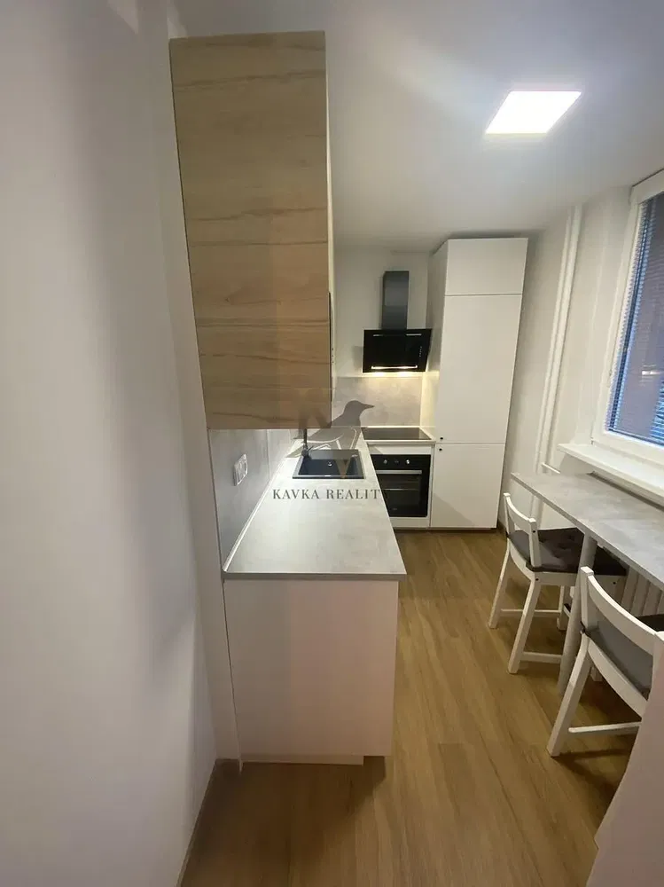 Kuchyňa; kuchynské spotrebiče, po rekonštrukcii, prirodzené svetlo