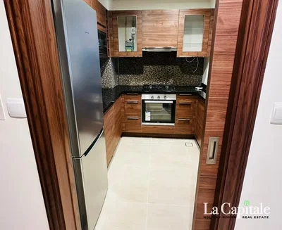 مطبخ; أجهزة المطبخ, أرضية من البلاط, مجدد, ضوء طبيعي, أسلوب عصري