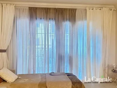 Spálňa; prirodzené svetlo, moderný štýl