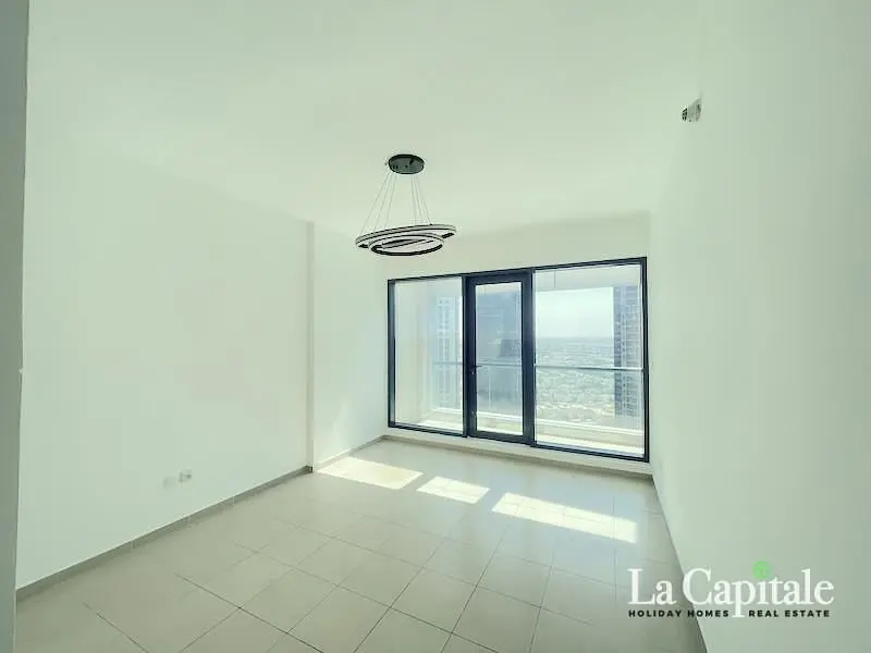 Salon; vue, carrelage, lumière naturelle