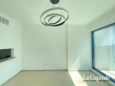 Salon; lumière naturelle, carrelage