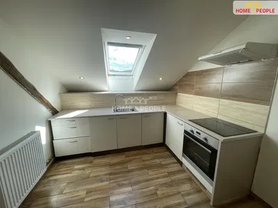 Kuchyně; kuchyňské spotřebiče, přirozené světlo, moderní styl