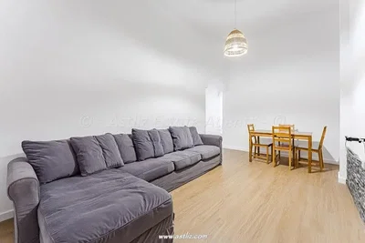 Oturma odası; doğal ışık, modern stil