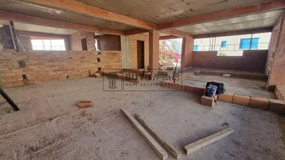 Otro; necesita renovación, vigas de madera