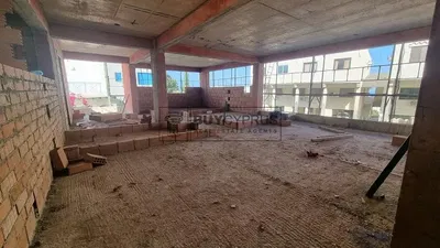 Otro; necesita renovación, luz natural