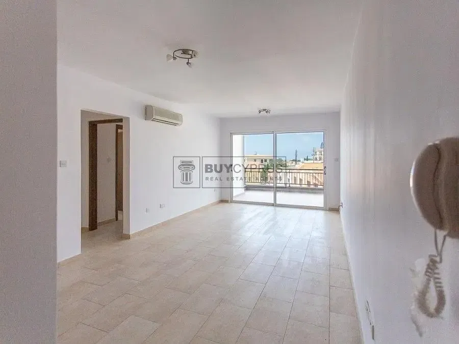 Salon; vue, carrelage, lumière naturelle