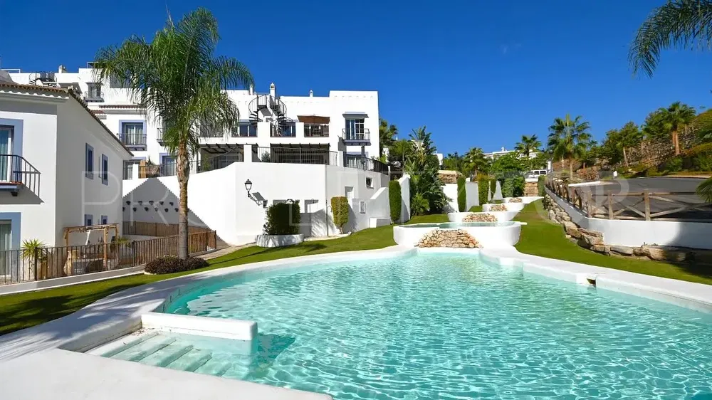 Casa y alrededores; vista, luz natural