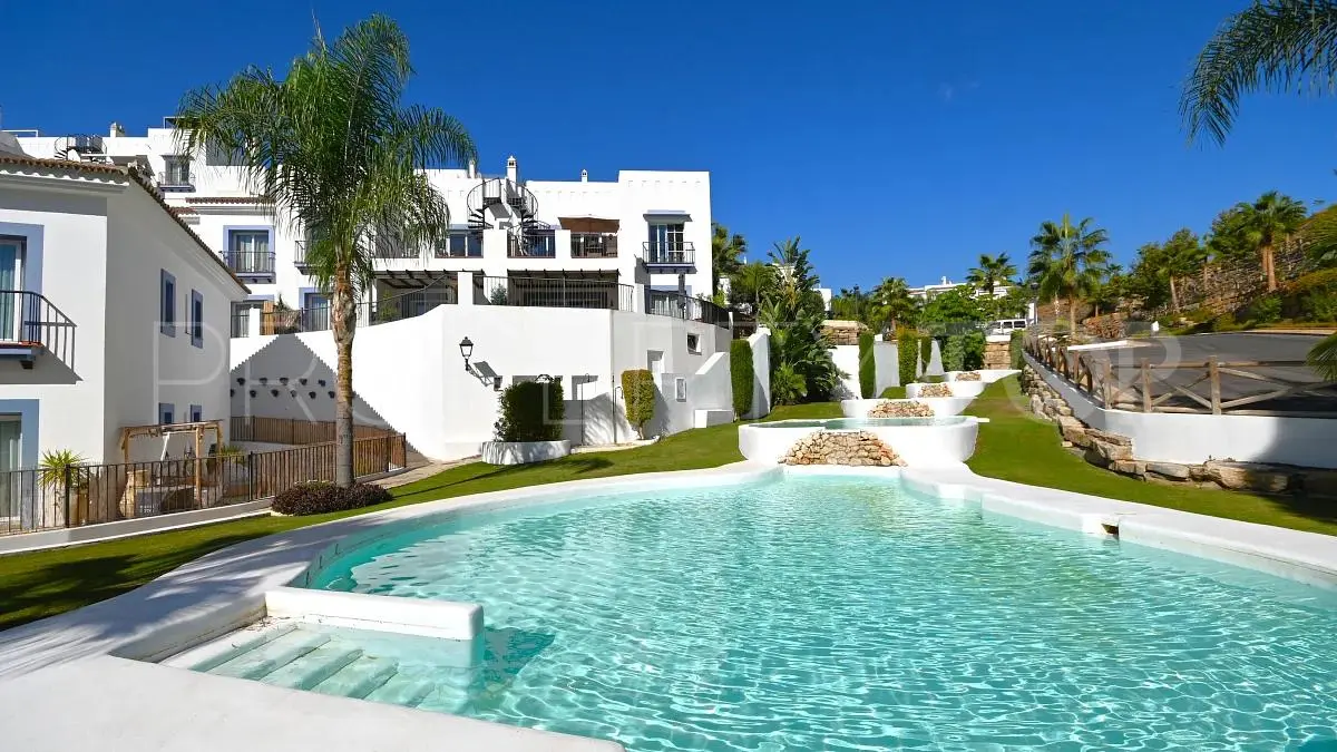 Casa y alrededores; vista, luz natural