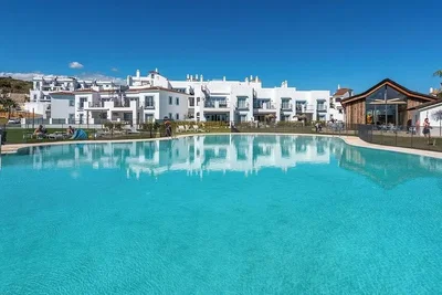 Casa y alrededores; vista, luz natural