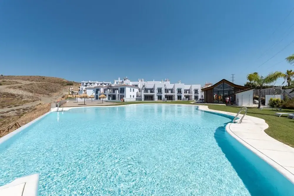 Casa y alrededores; vista, luz natural