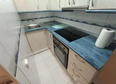 Cocina; electrodomésticos, suelo de baldosas