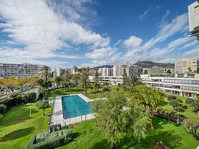 Casa y alrededores; vista, luz natural