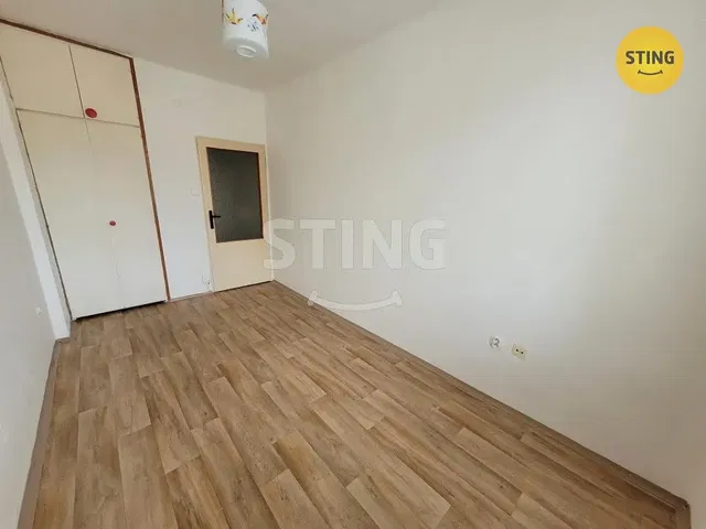 Inne; podłoga drewniana, światło dzienne